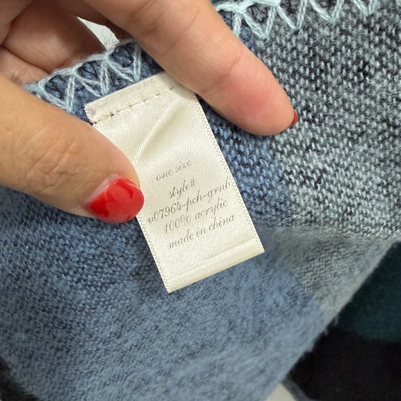 FRANCESCA'S Green Blue Color Block Shawl Poncho Acrylic Blanket Scarf RUANA - Picture 3 of 7